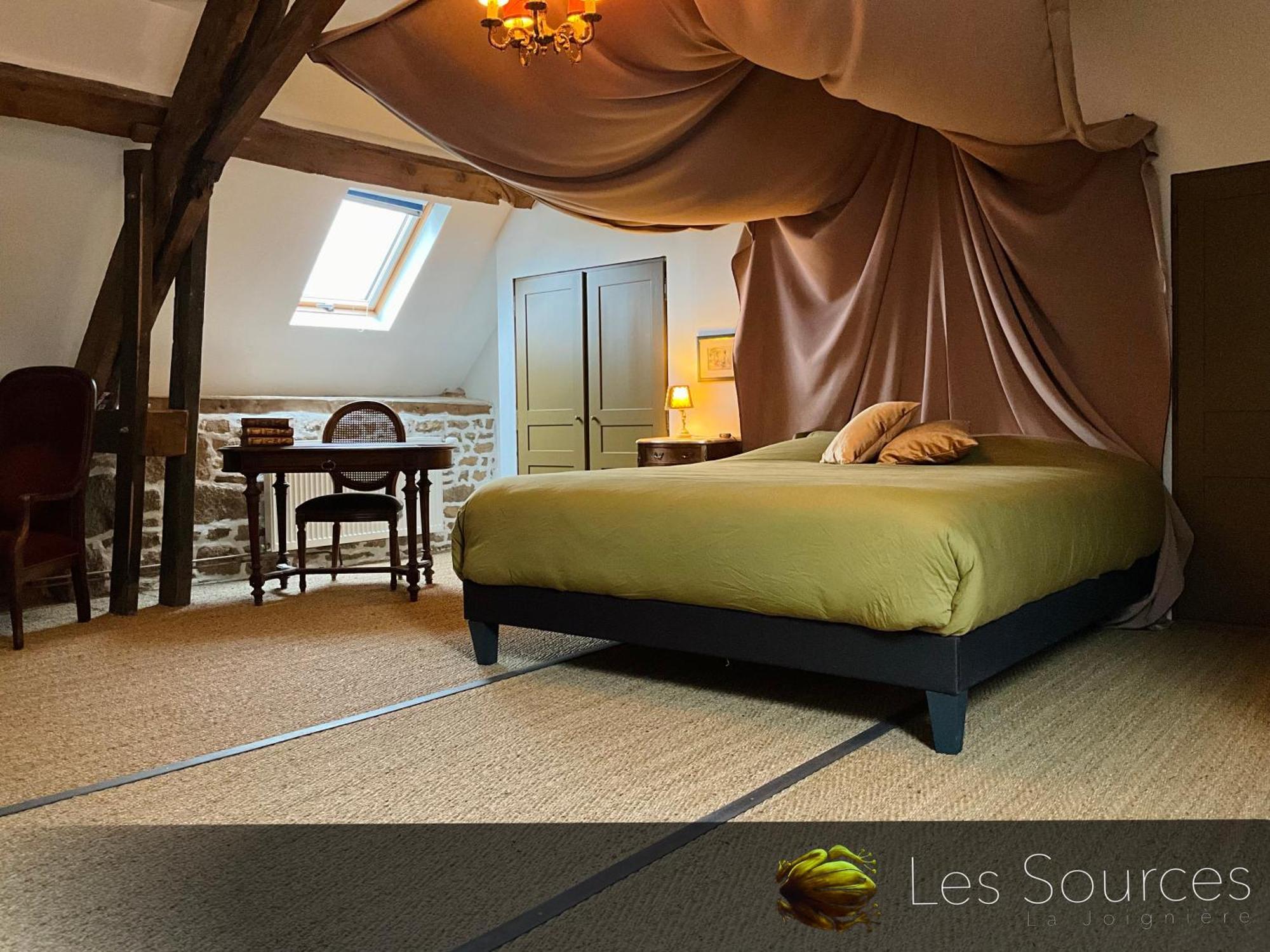 Les Sources Bed & Breakfast Sainte-Marguerite-de-Carrouges Exterior photo