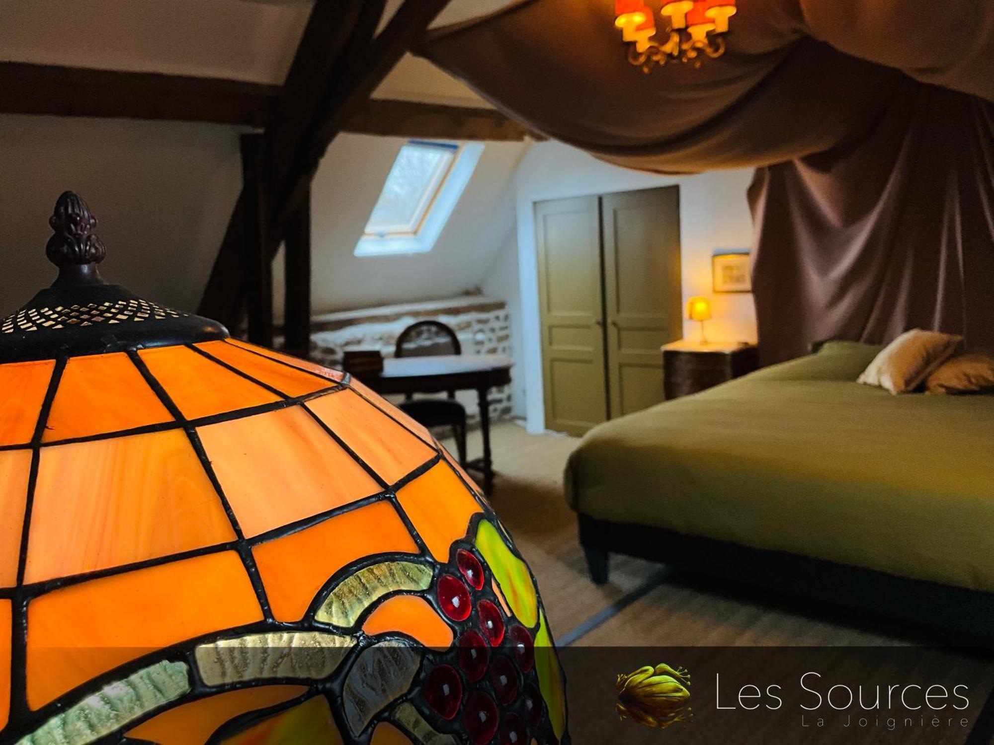 Les Sources Bed & Breakfast Sainte-Marguerite-de-Carrouges Exterior photo