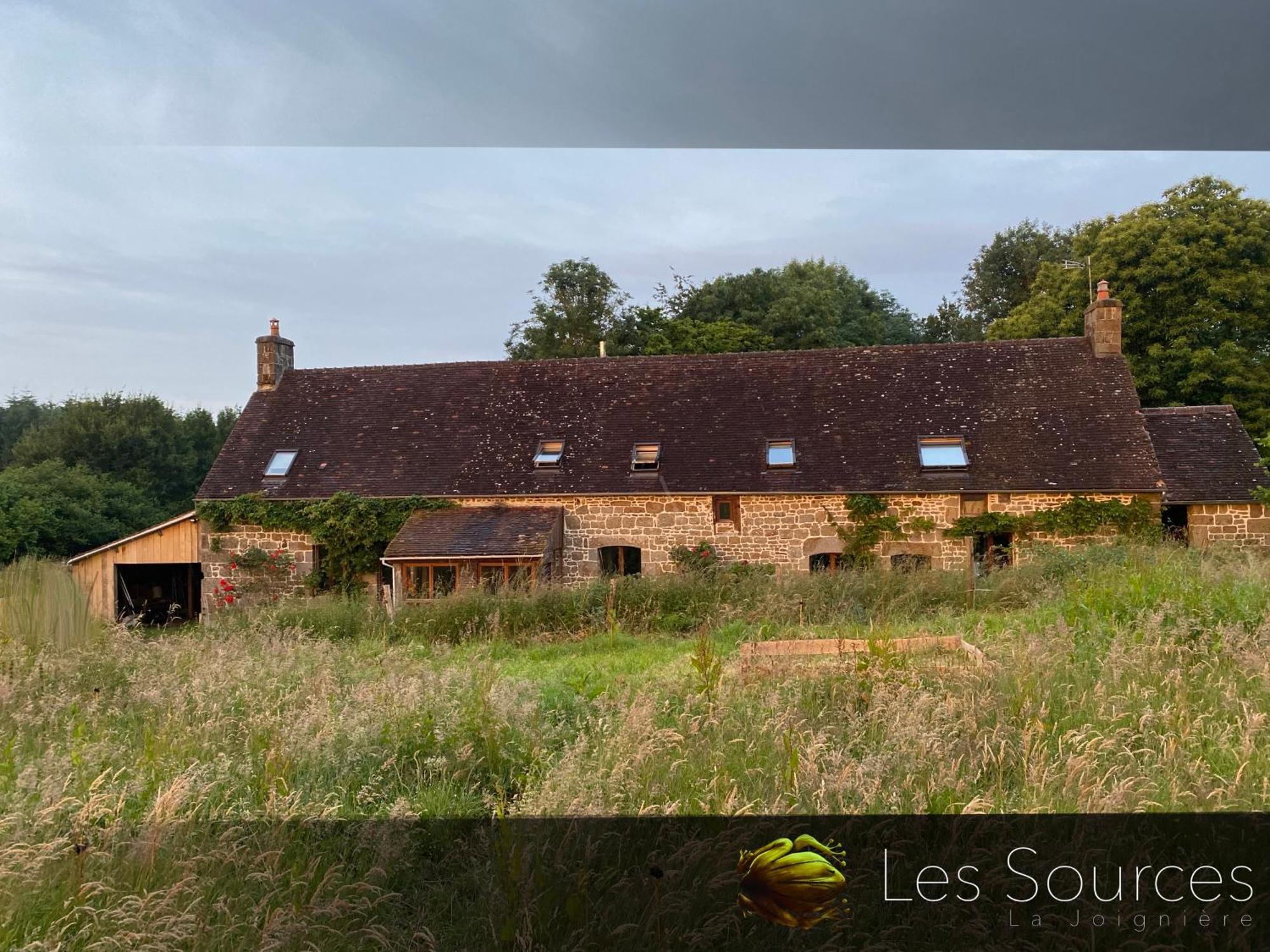 Les Sources Bed & Breakfast Sainte-Marguerite-de-Carrouges Exterior photo